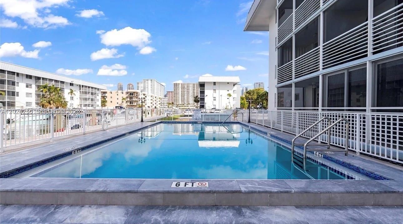 For Sale: $150,000 (1 beds, 1 baths, 812 Square Feet)