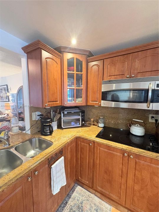 For Sale: $150,000 (1 beds, 1 baths, 812 Square Feet)