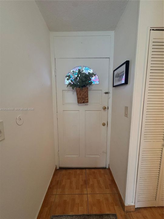 For Sale: $150,000 (1 beds, 1 baths, 812 Square Feet)