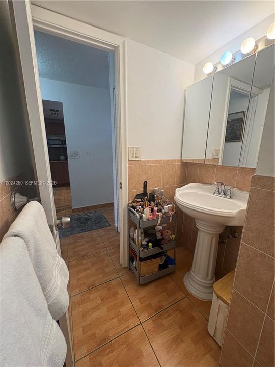 For Sale: $150,000 (1 beds, 1 baths, 812 Square Feet)