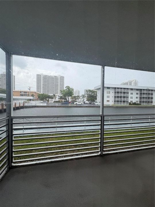 For Sale: $150,000 (1 beds, 1 baths, 812 Square Feet)