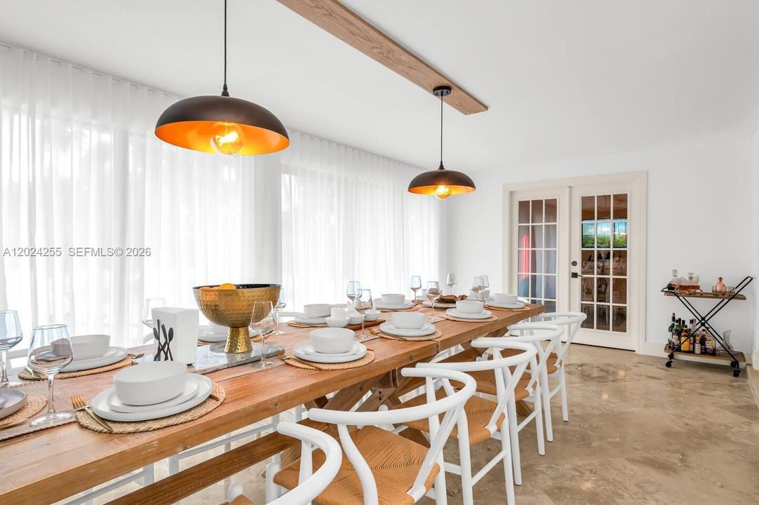 En Renta: $7,000 (4 camas, 2 baños, 2440 Pies cuadrados)