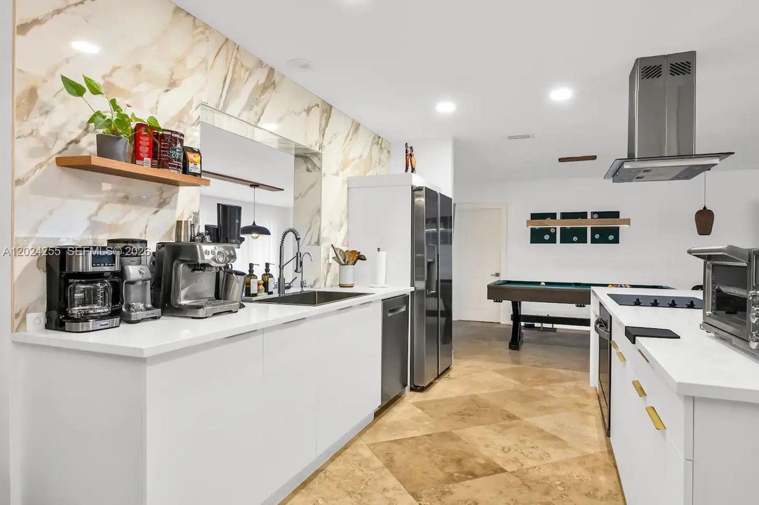 En Renta: $7,000 (4 camas, 2 baños, 2440 Pies cuadrados)