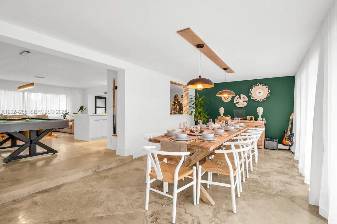En Renta: $7,000 (4 camas, 2 baños, 2440 Pies cuadrados)