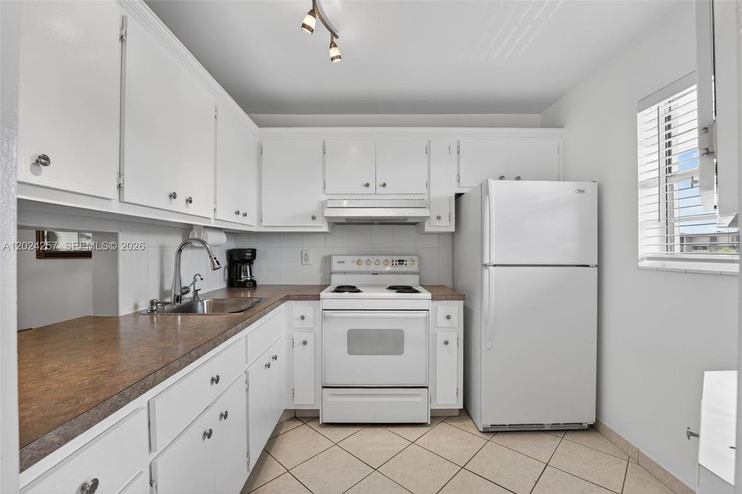 На продажу: $78,000 (1 спален, 1 ванн, 768 Квадратных фут)