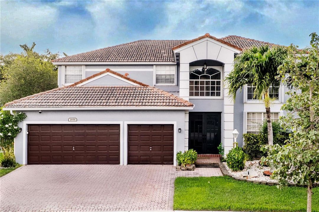 Active With Contract: $5,850 (5 beds, 4 baths, 3284 Square Feet)