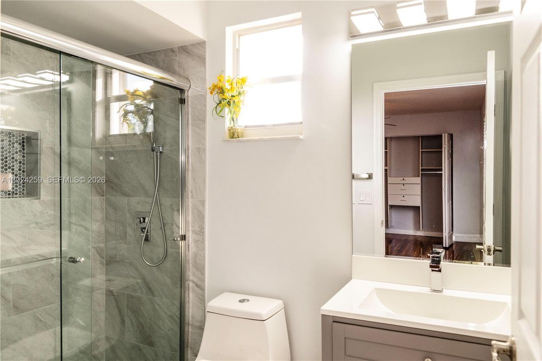 Active With Contract: $5,850 (5 beds, 4 baths, 3284 Square Feet)