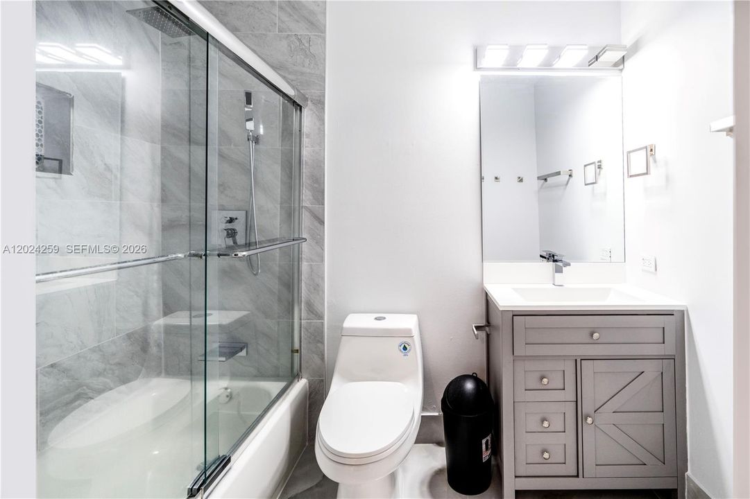 Active With Contract: $5,850 (5 beds, 4 baths, 3284 Square Feet)