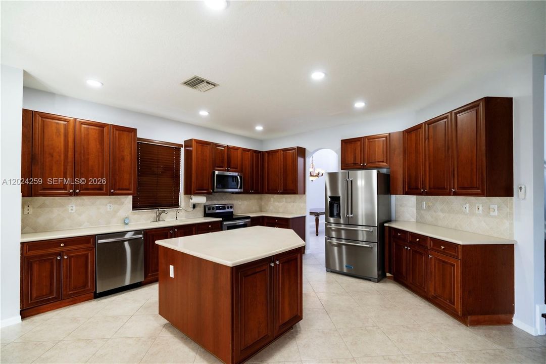 Active With Contract: $5,850 (5 beds, 4 baths, 3284 Square Feet)
