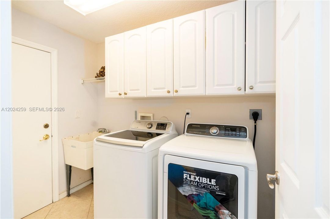 Active With Contract: $5,850 (5 beds, 4 baths, 3284 Square Feet)