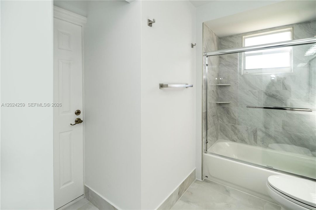 Active With Contract: $5,850 (5 beds, 4 baths, 3284 Square Feet)