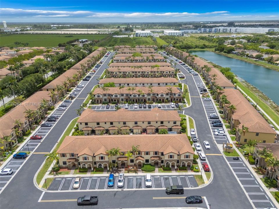 For Sale: $330,000 (2 beds, 2 baths, 1224 Square Feet)