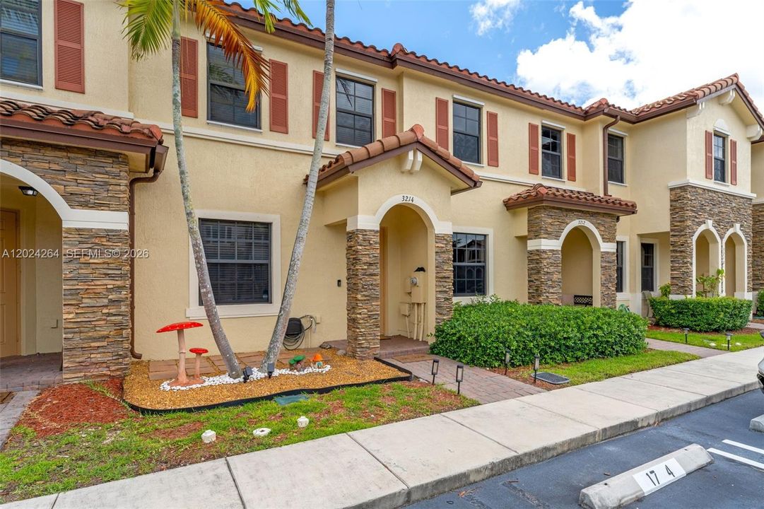For Sale: $330,000 (2 beds, 2 baths, 1224 Square Feet)