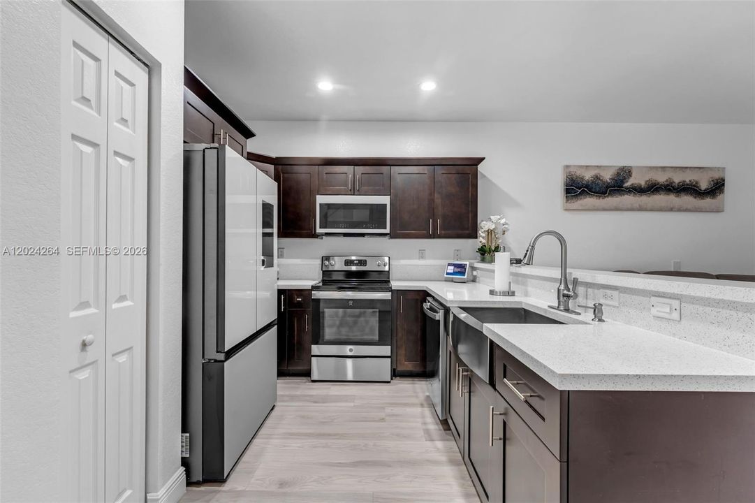For Sale: $330,000 (2 beds, 2 baths, 1224 Square Feet)