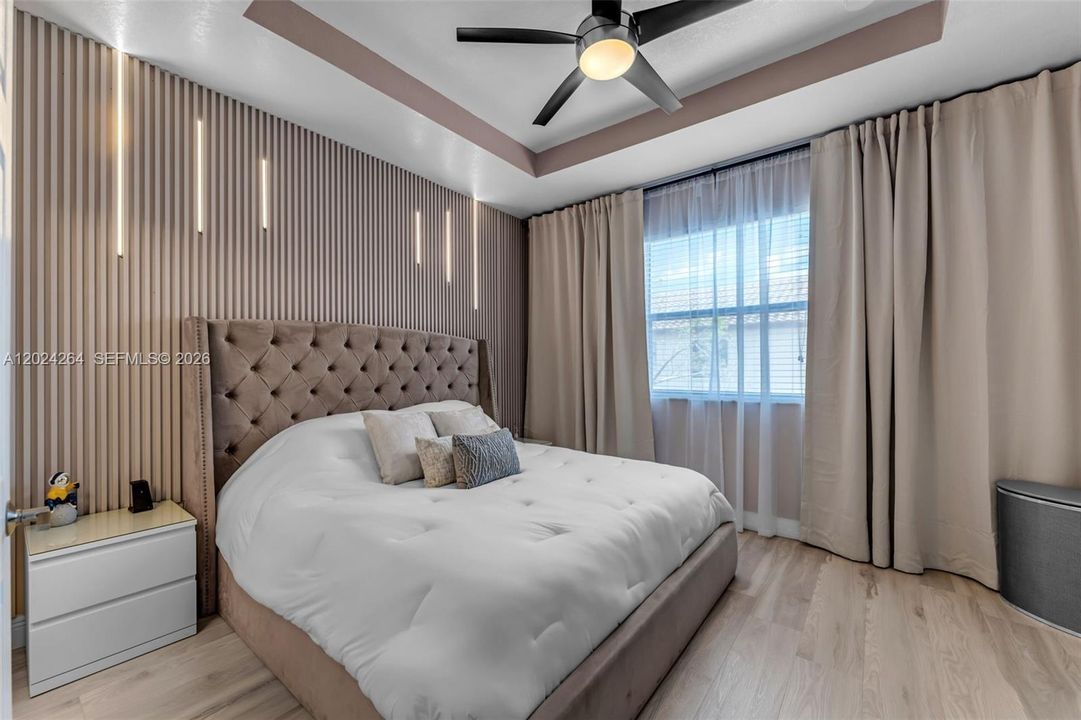 For Sale: $330,000 (2 beds, 2 baths, 1224 Square Feet)