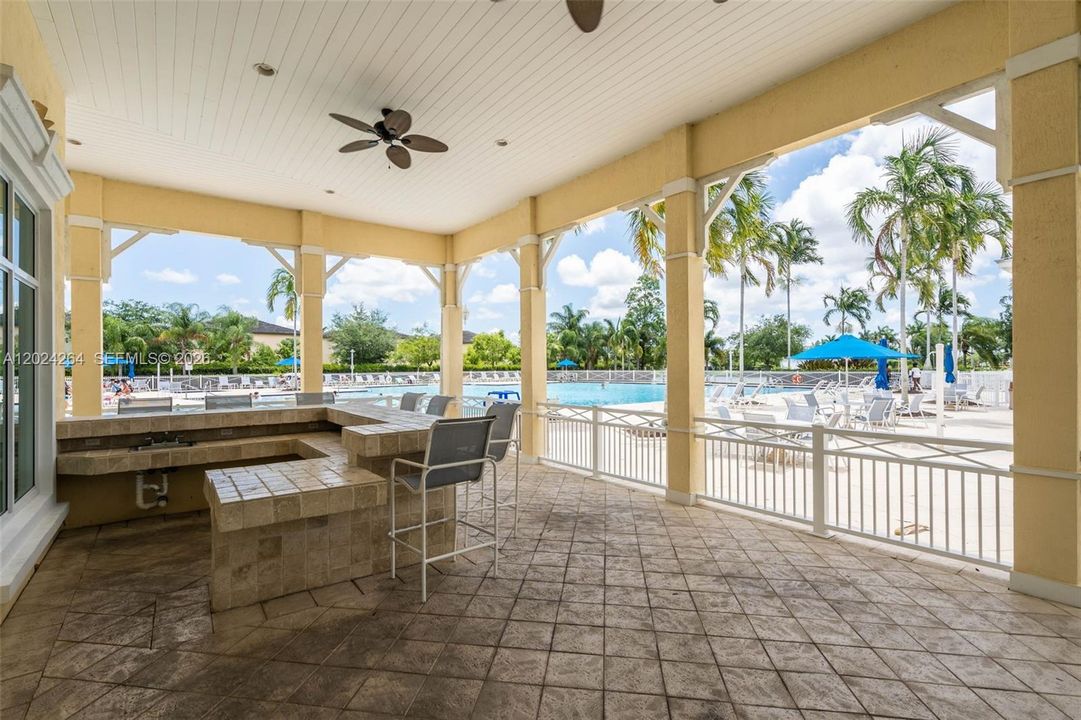 For Sale: $330,000 (2 beds, 2 baths, 1224 Square Feet)
