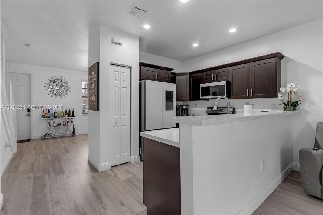 For Sale: $330,000 (2 beds, 2 baths, 1224 Square Feet)