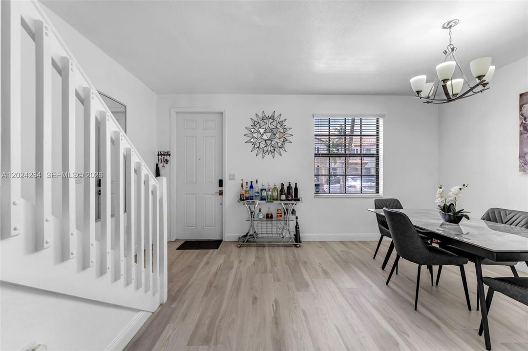 For Sale: $330,000 (2 beds, 2 baths, 1224 Square Feet)