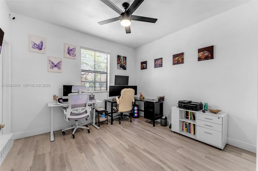 For Sale: $330,000 (2 beds, 2 baths, 1224 Square Feet)