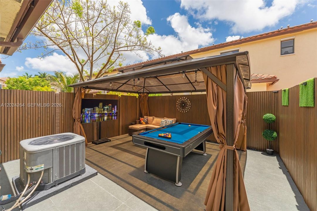 For Sale: $330,000 (2 beds, 2 baths, 1224 Square Feet)