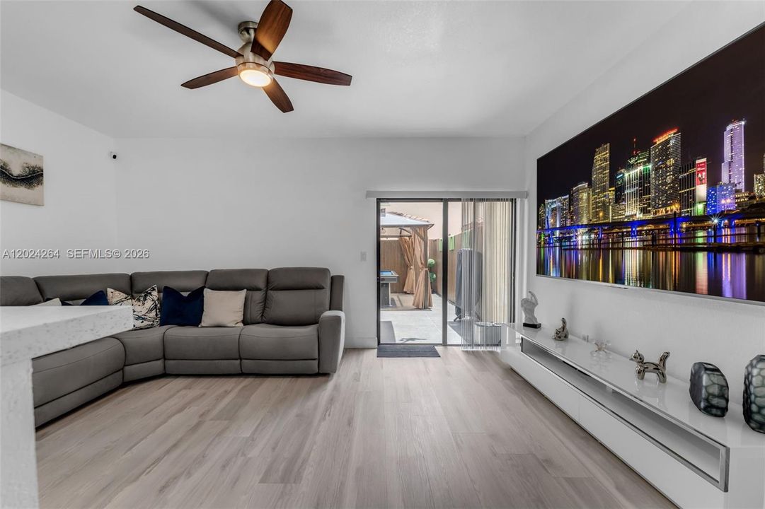 For Sale: $330,000 (2 beds, 2 baths, 1224 Square Feet)