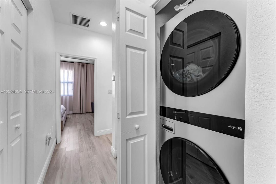 For Sale: $330,000 (2 beds, 2 baths, 1224 Square Feet)
