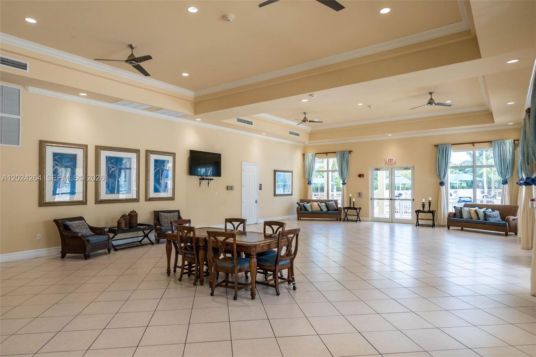 For Sale: $330,000 (2 beds, 2 baths, 1224 Square Feet)