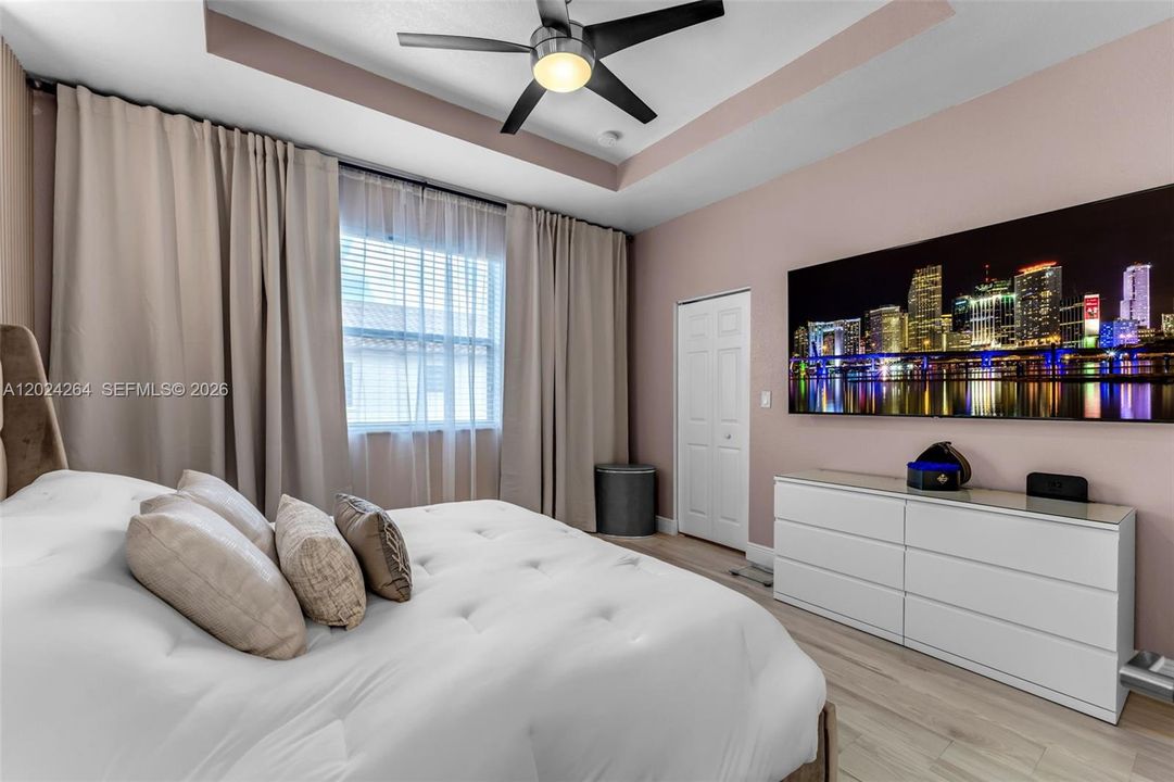 For Sale: $330,000 (2 beds, 2 baths, 1224 Square Feet)