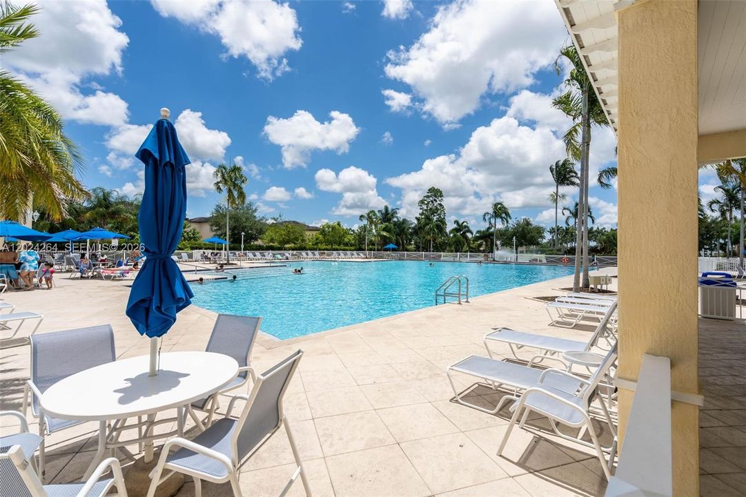 For Sale: $330,000 (2 beds, 2 baths, 1224 Square Feet)