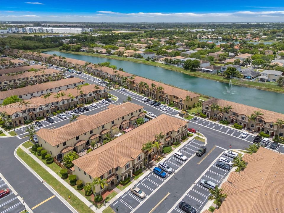 For Sale: $330,000 (2 beds, 2 baths, 1224 Square Feet)