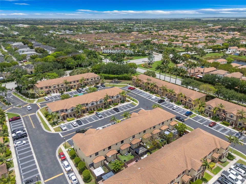 For Sale: $330,000 (2 beds, 2 baths, 1224 Square Feet)