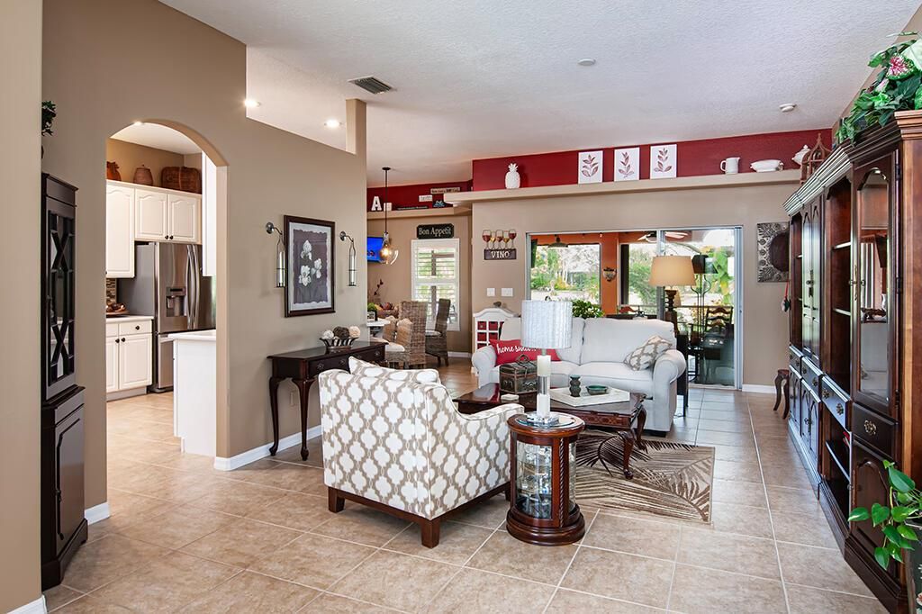 6. Living Rm , Dining or Dramatic View t