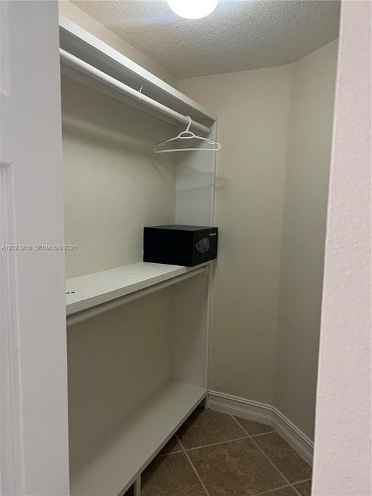 В аренду: $3,100 (3 спален, 2 ванн, 1469 Квадратных фут)