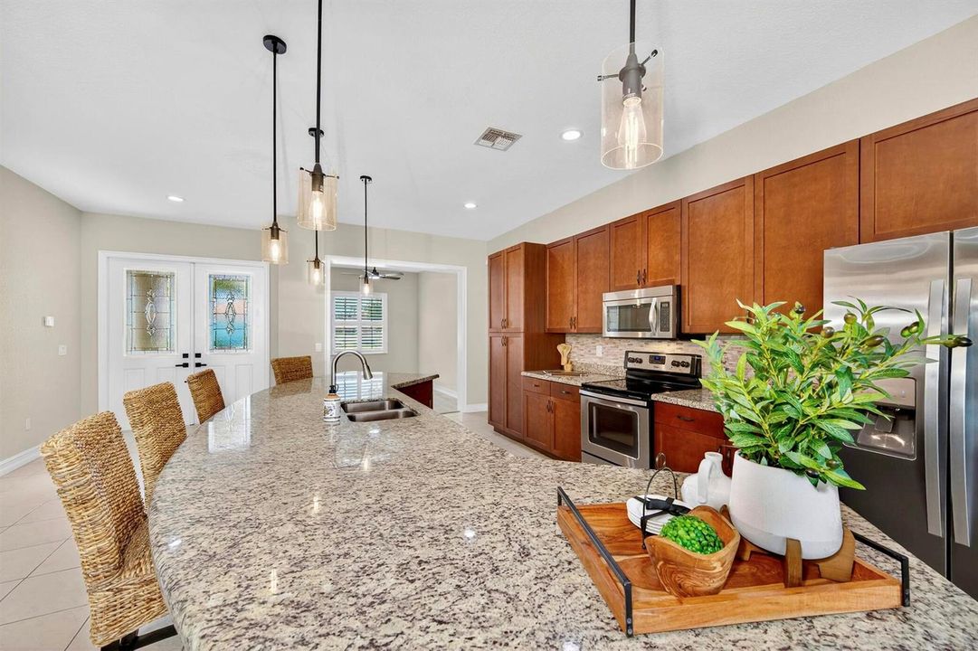 5523 202 Kitchen GreatRm WhtDr