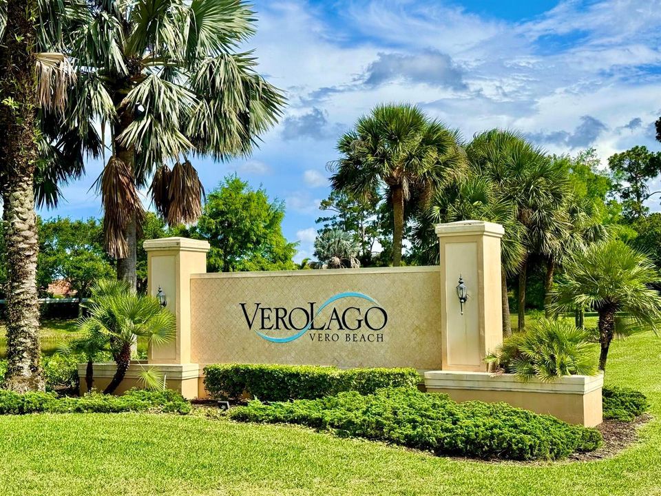 1 VeroLago Entrance