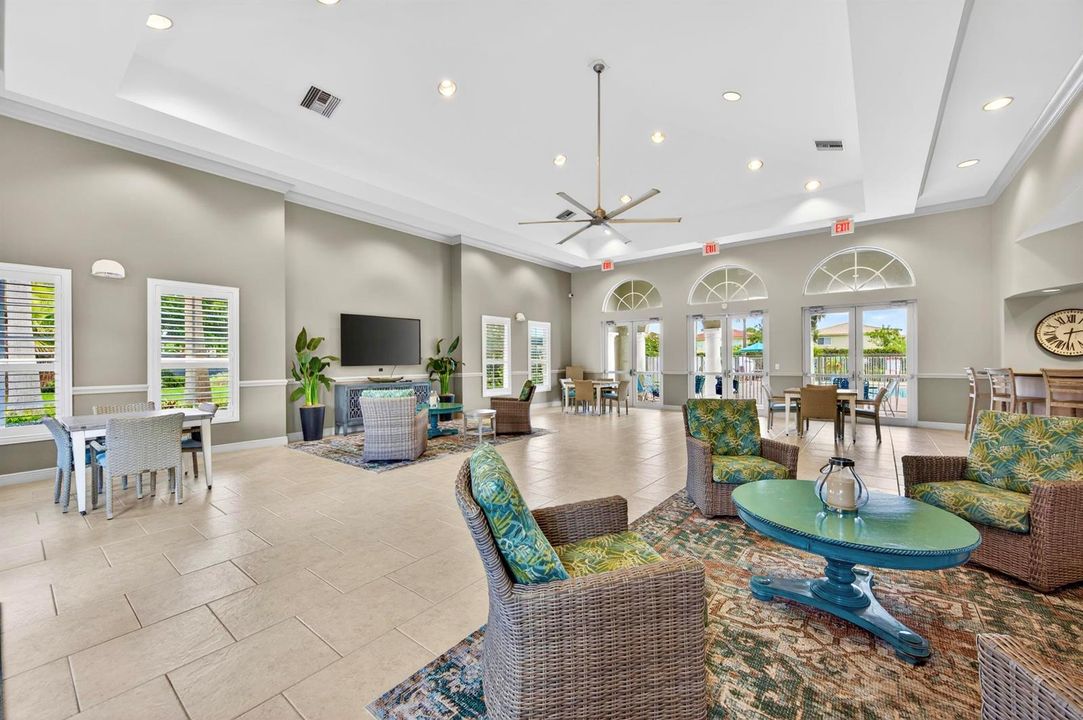 VeroLago 200 Clubhouse Int