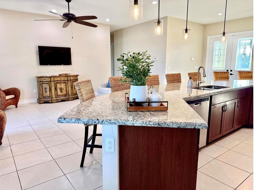 5523 49th Kitchen Island 7 chairs