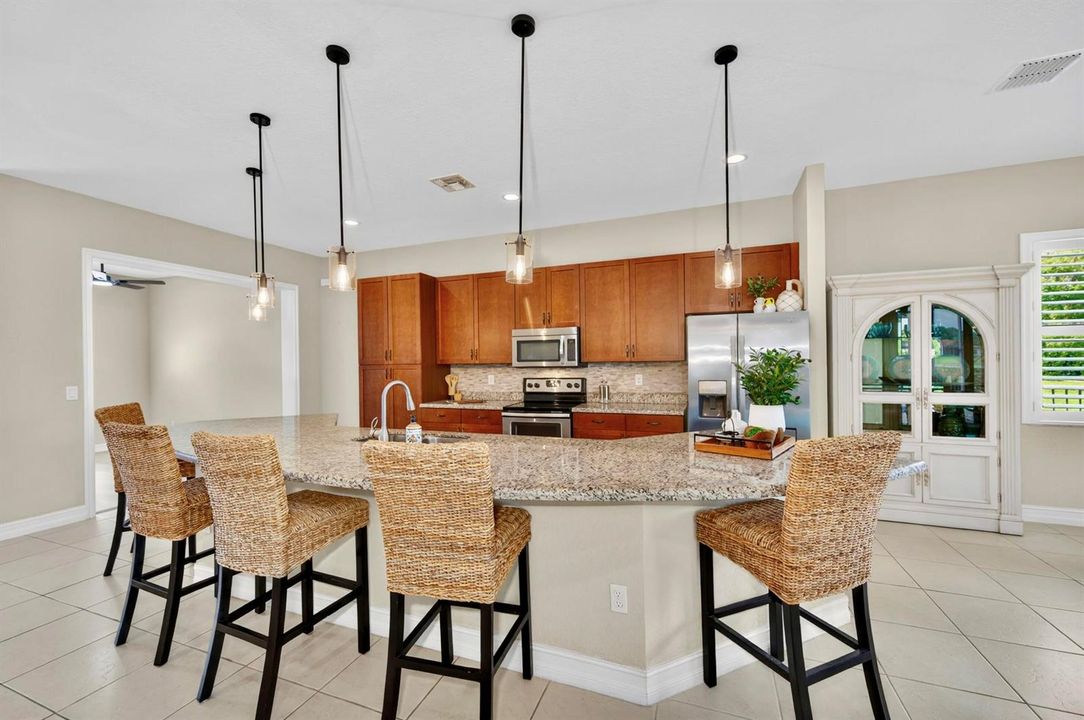 5523 203 Kitchen GreatRm