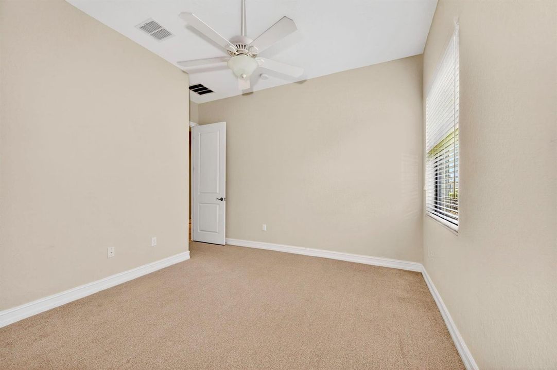 5523 422 Bedroom 2 Side