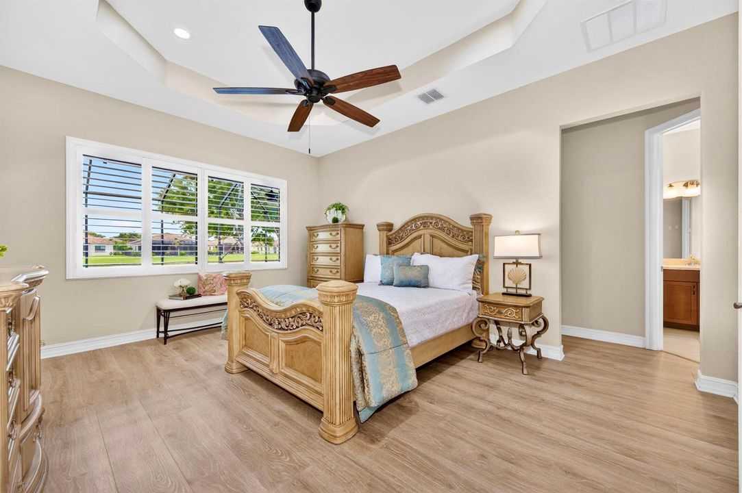 5523 300 MBedroom Suite