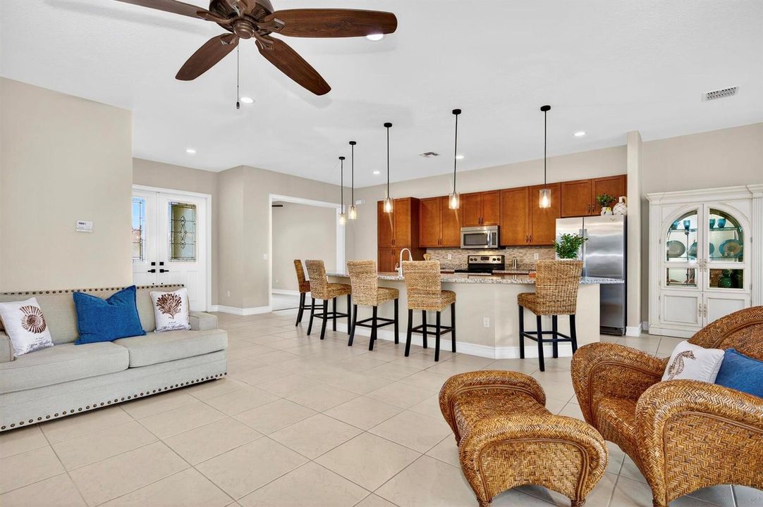 5523 150 Living GreatRm WhtDr