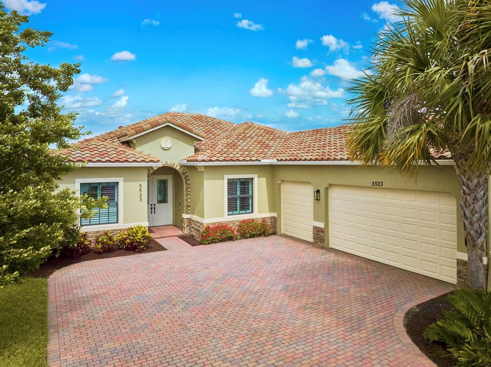 5523 101 Front Ext
