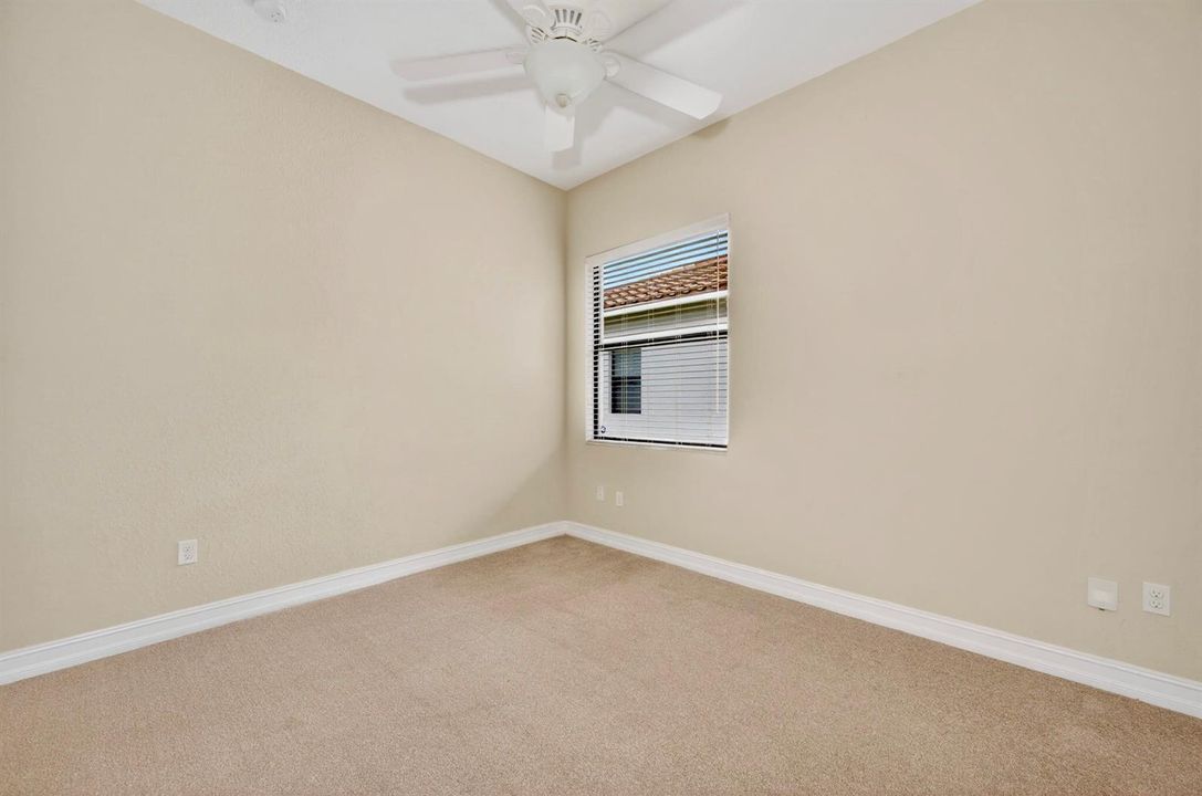 5523 423 Bedroom 2 Side