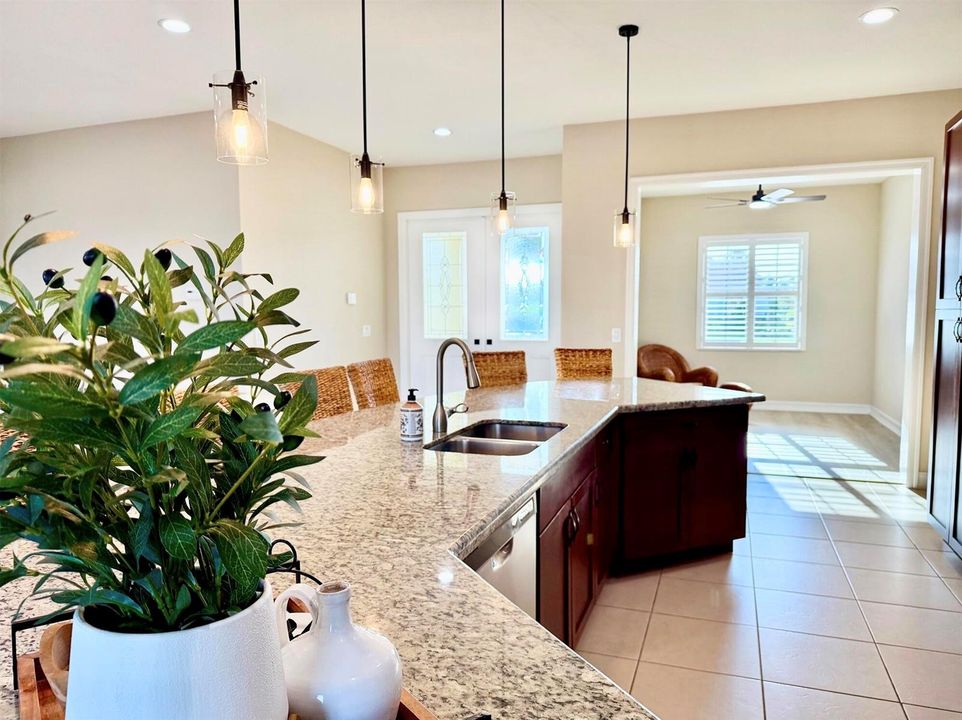 5523 49th 4 Kitchen Island White Door
