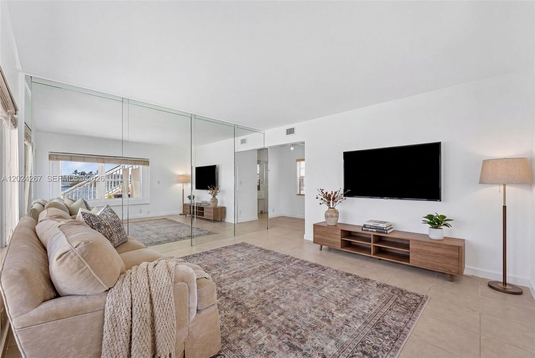 For Rent: $2,200 (1 beds, 1 baths, 636 Square Feet)