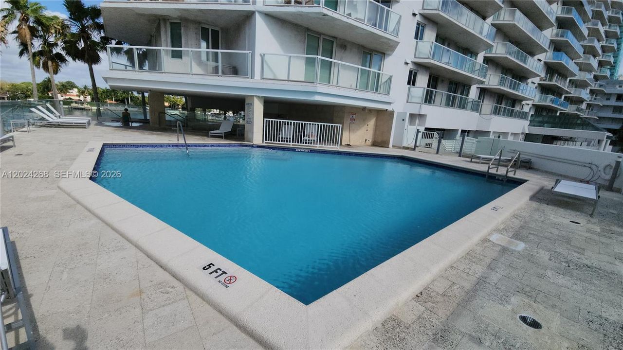 На продажу: $545,000 (2 спален, 2 ванн, 970 Квадратных фут)