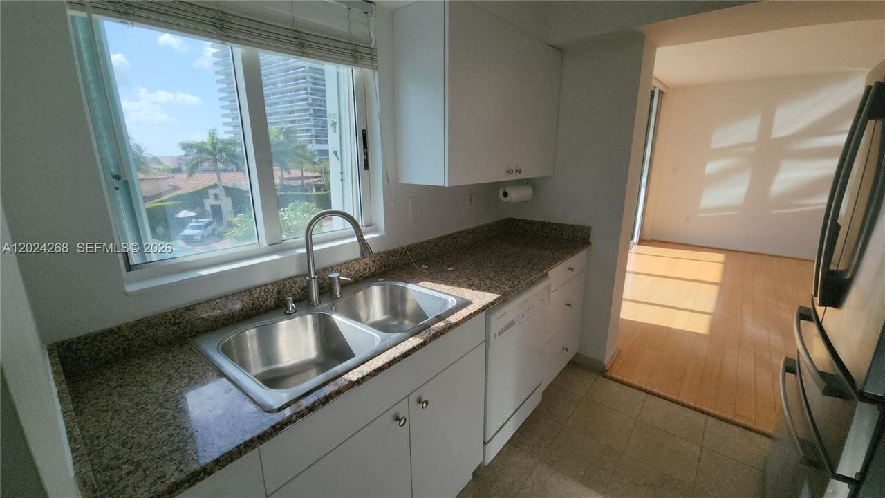 На продажу: $545,000 (2 спален, 2 ванн, 970 Квадратных фут)