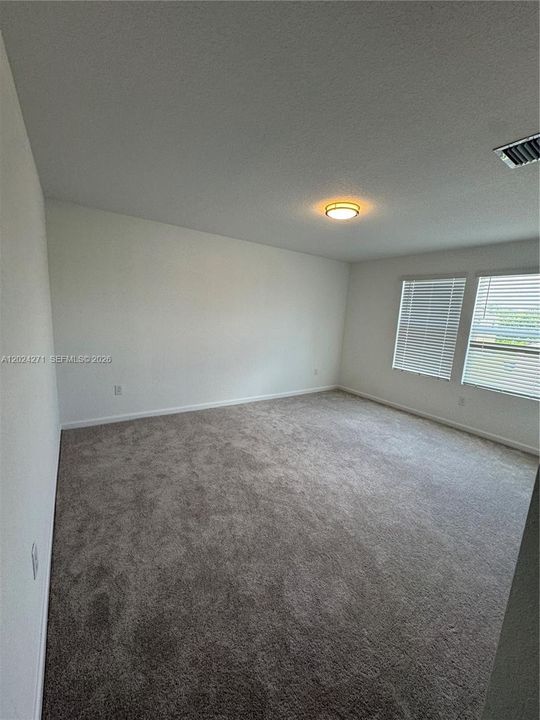 For Rent: $2,900 (6 beds, 3 baths, 2586 Square Feet)