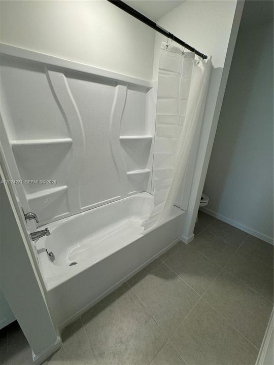 For Rent: $2,900 (6 beds, 3 baths, 2586 Square Feet)