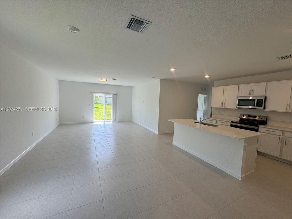 For Rent: $2,900 (6 beds, 3 baths, 2586 Square Feet)